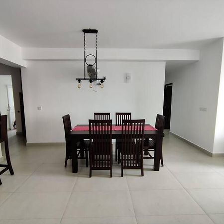 קולומבו Modern Apartment In Close Proximity To The Beach מראה חיצוני תמונה