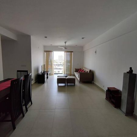 קולומבו Modern Apartment In Close Proximity To The Beach מראה חיצוני תמונה