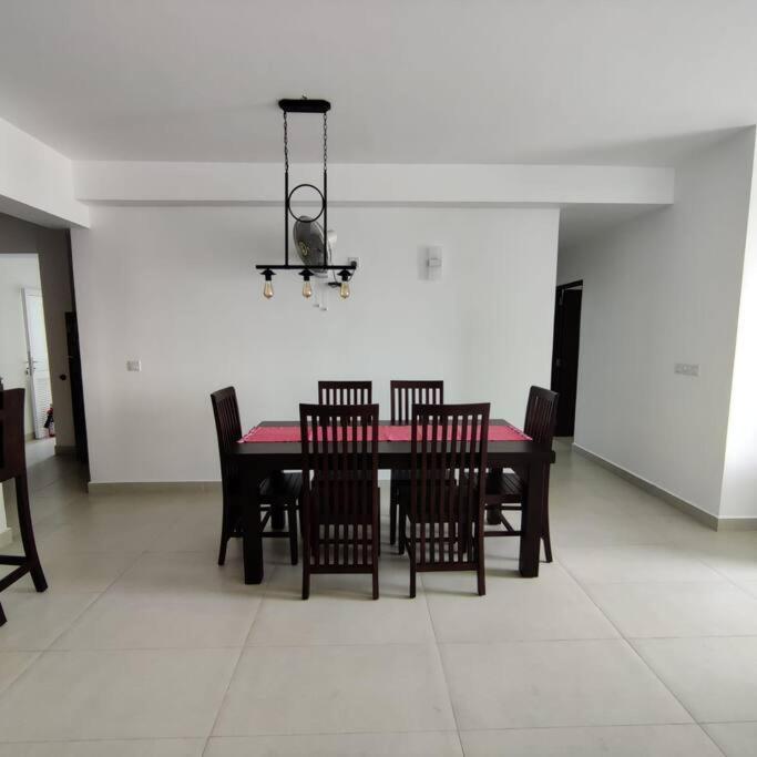 קולומבו Modern Apartment In Close Proximity To The Beach מראה חיצוני תמונה