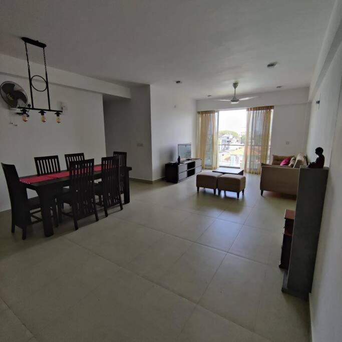 קולומבו Modern Apartment In Close Proximity To The Beach מראה חיצוני תמונה