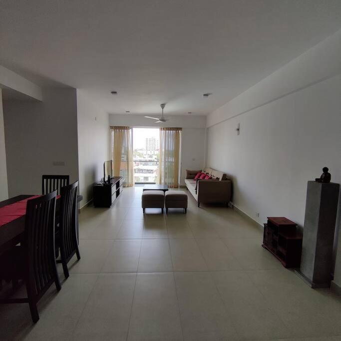 קולומבו Modern Apartment In Close Proximity To The Beach מראה חיצוני תמונה