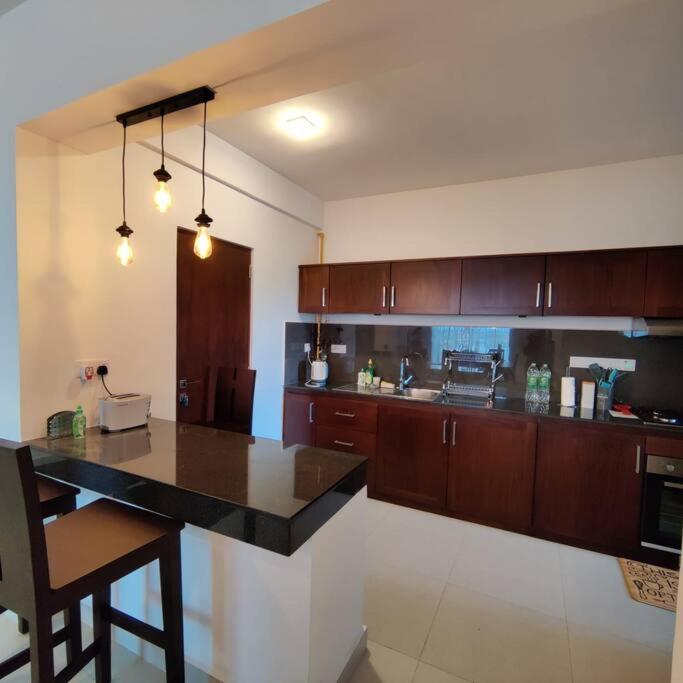 קולומבו Modern Apartment In Close Proximity To The Beach מראה חיצוני תמונה