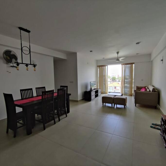 קולומבו Modern Apartment In Close Proximity To The Beach מראה חיצוני תמונה