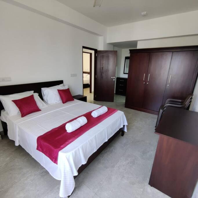 קולומבו Modern Apartment In Close Proximity To The Beach מראה חיצוני תמונה